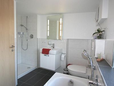 Dusche WC Badewanne zweiter Stock