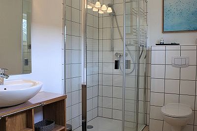 Zusätzliches Gäste-WC mit Dusche